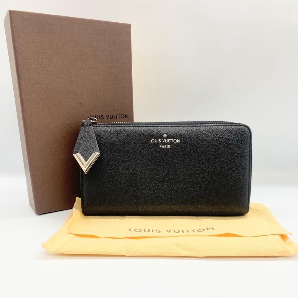 LOUIS VUITTON Black Veau Cachemire Leather Comete Wallet